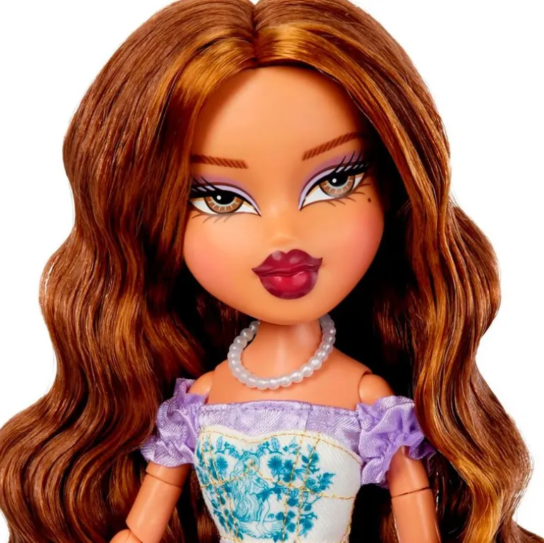 Bratz GOIN' out! Muñeca Yasmin