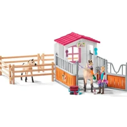 Figuras Cuadra con Caballos Árabes y Cuidadora